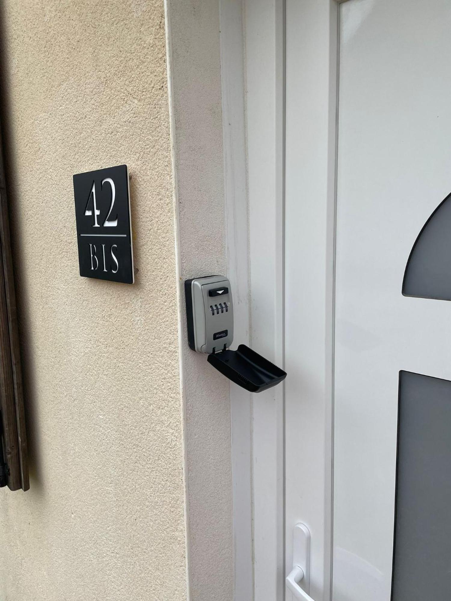 Joli Studio En Centre Ville Faremoutiers Екстериор снимка