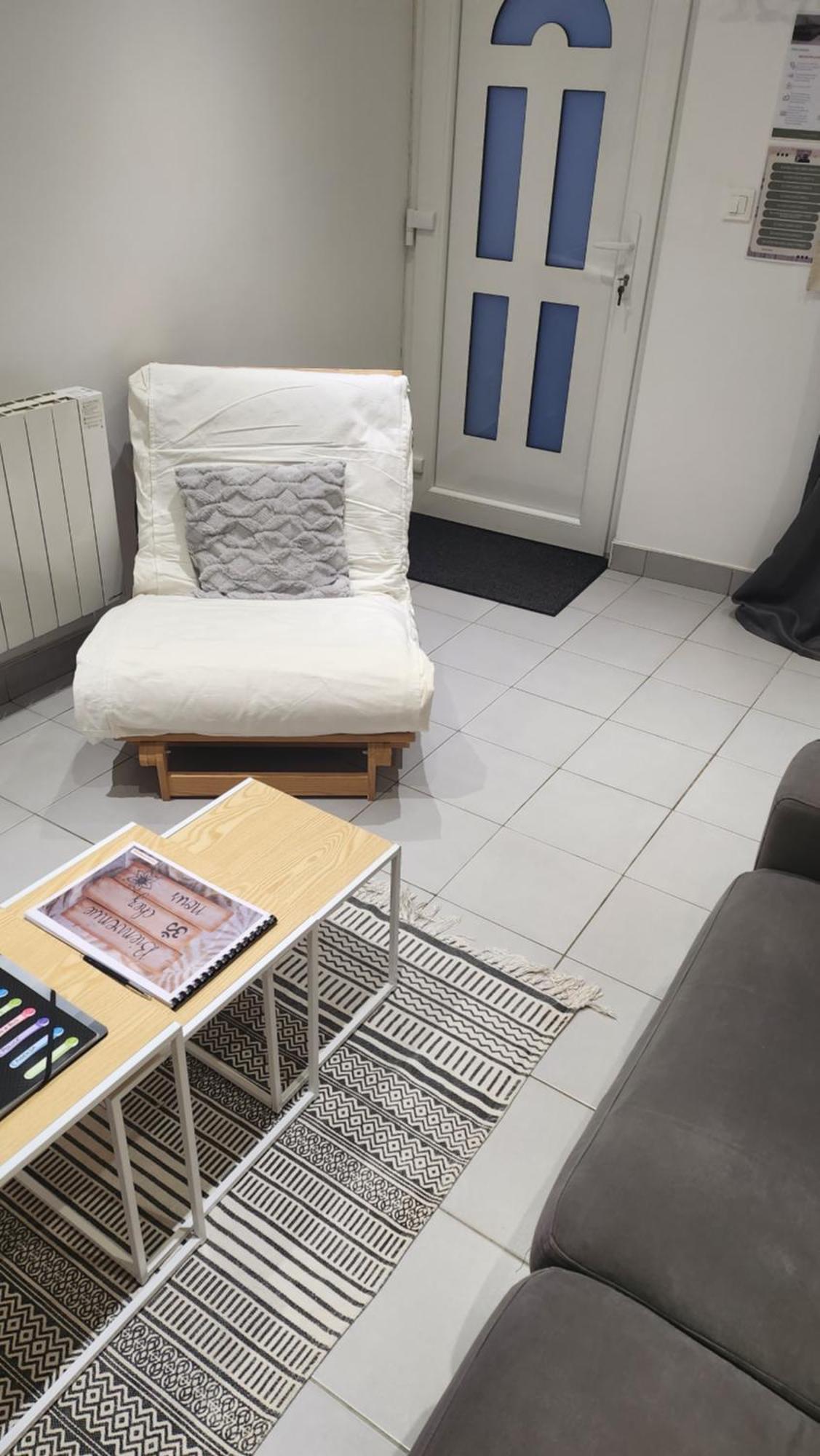 Joli Studio En Centre Ville Faremoutiers Екстериор снимка